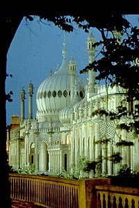 Brighton Pavilion at dusk